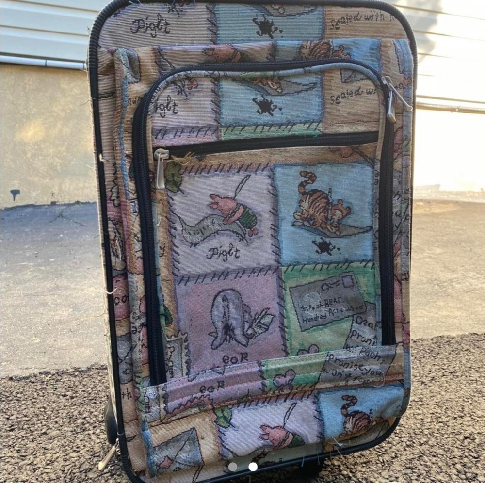 Disney. Winnie the Pooh Luggage